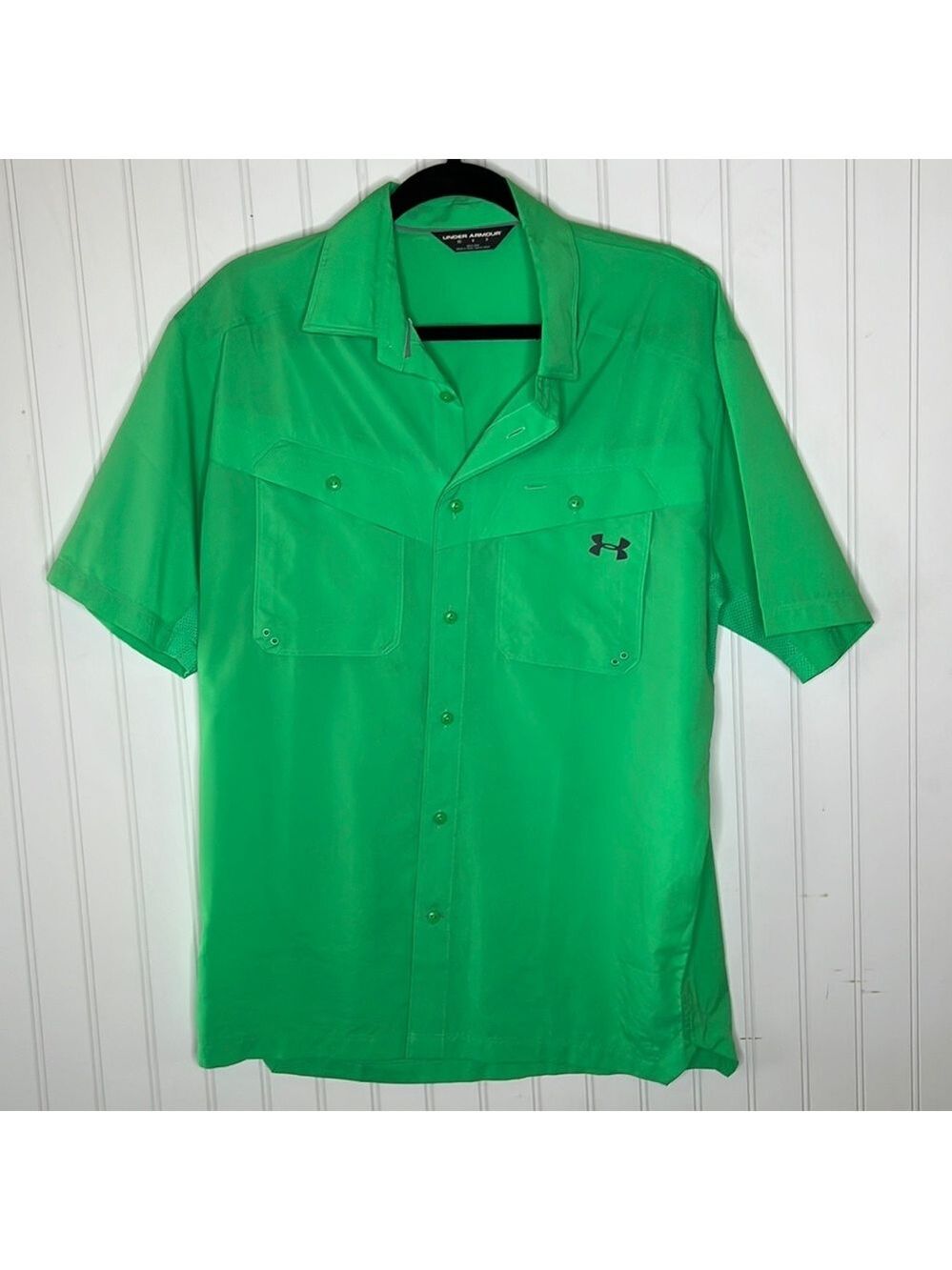 - Under Armour Heat Gear Short Sleeve Shirt Size Medium